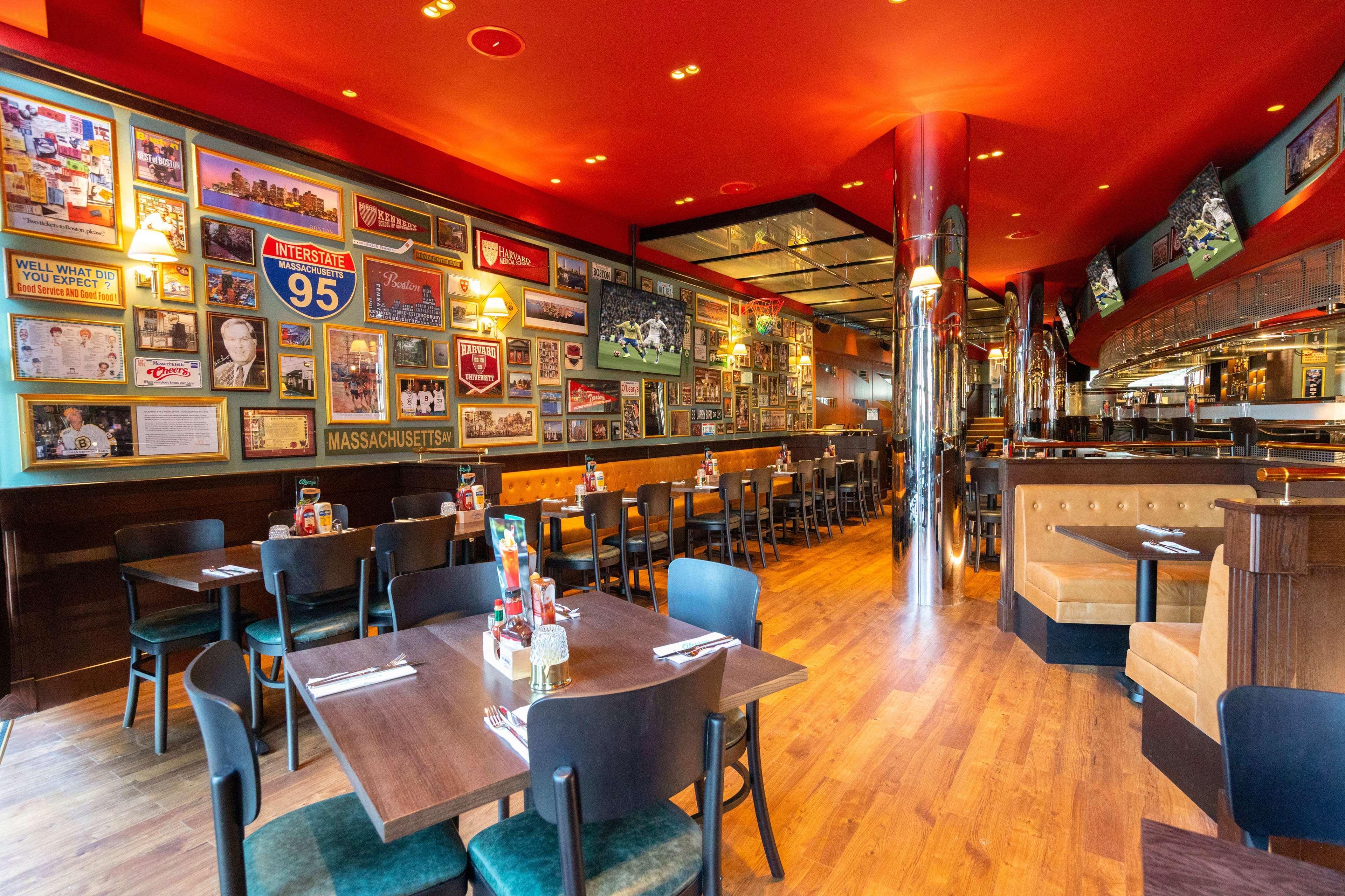 Golden Sands Boutique Hotel-Dubai Creek Екстериор снимка Interior of a typical Hard Rock Cafe