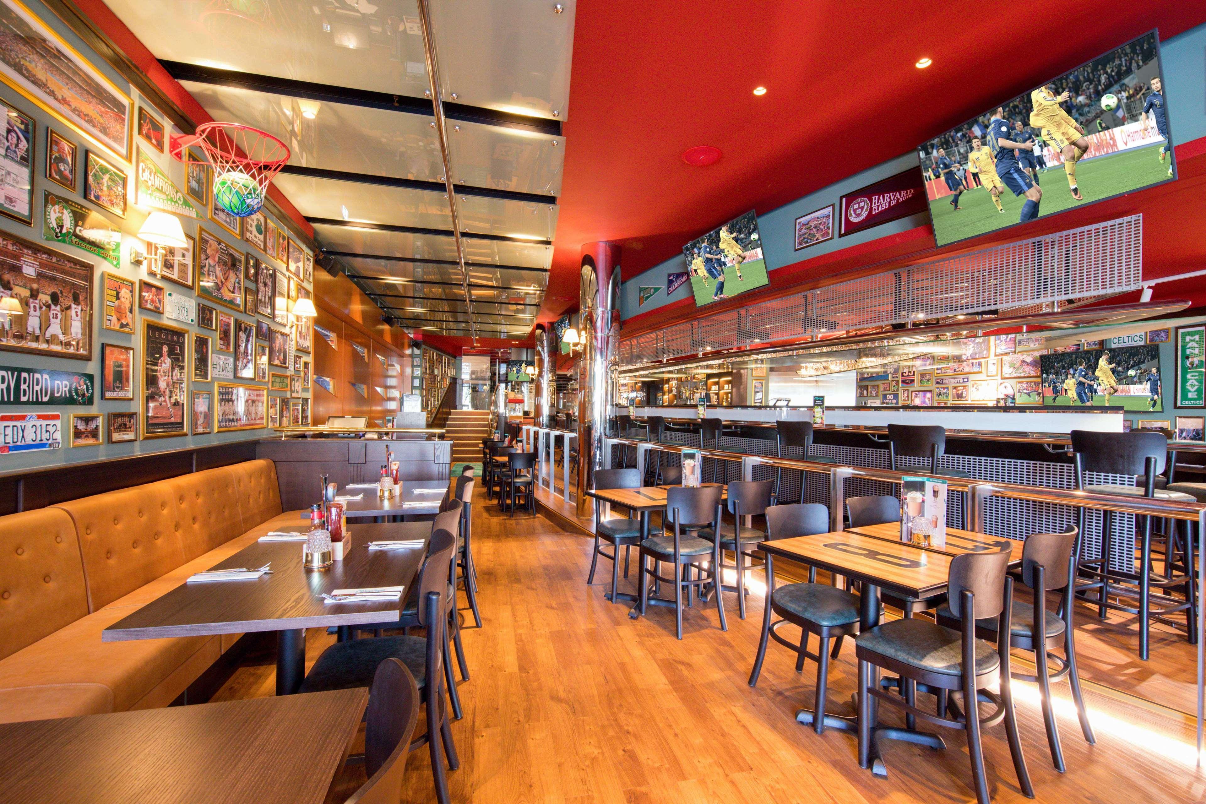 Golden Sands Boutique Hotel-Dubai Creek Екстериор снимка Interior of a typical Buffalo Wild Wings restaurant