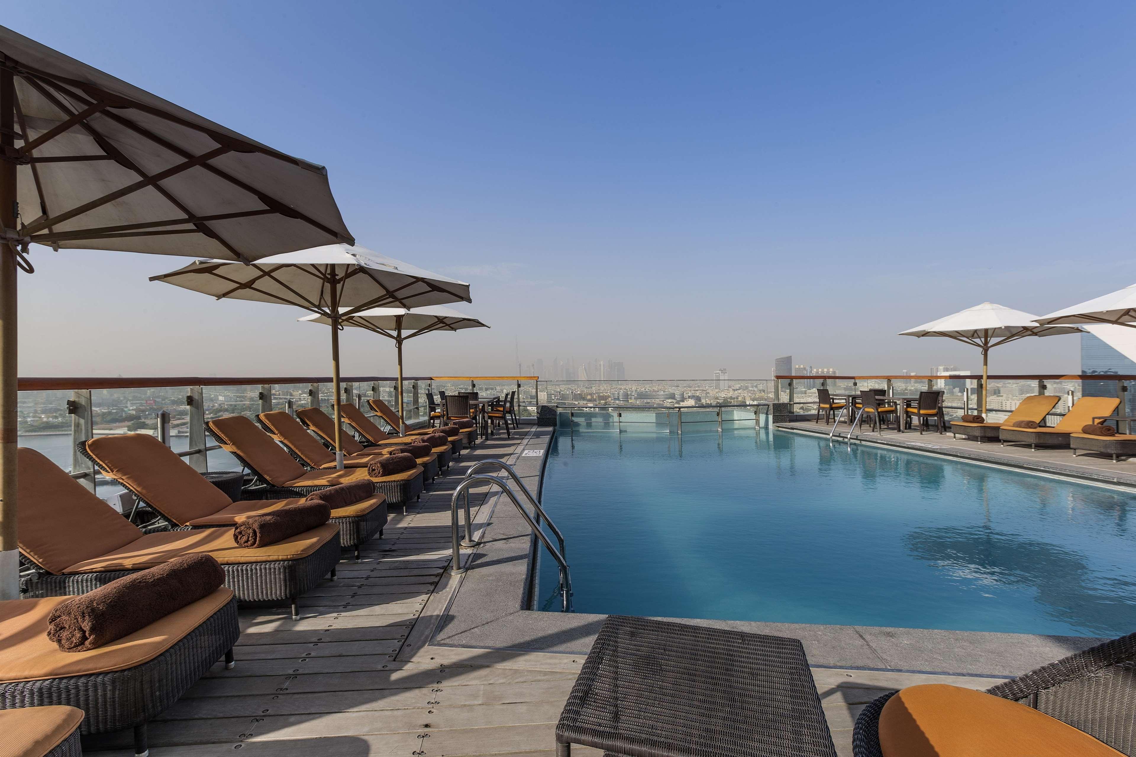 Golden Sands Boutique Hotel-Dubai Creek Екстериор снимка Rooftop pool at the hotel