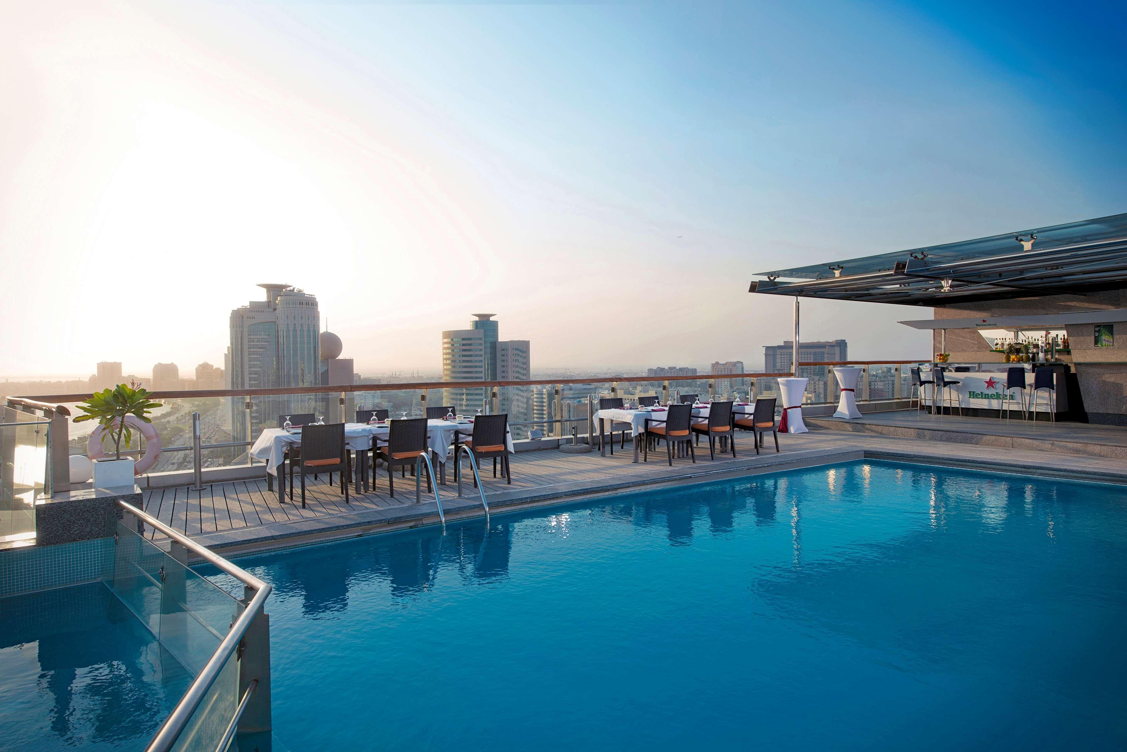 Golden Sands Boutique Hotel-Dubai Creek Екстериор снимка The swimming pool at the hotel