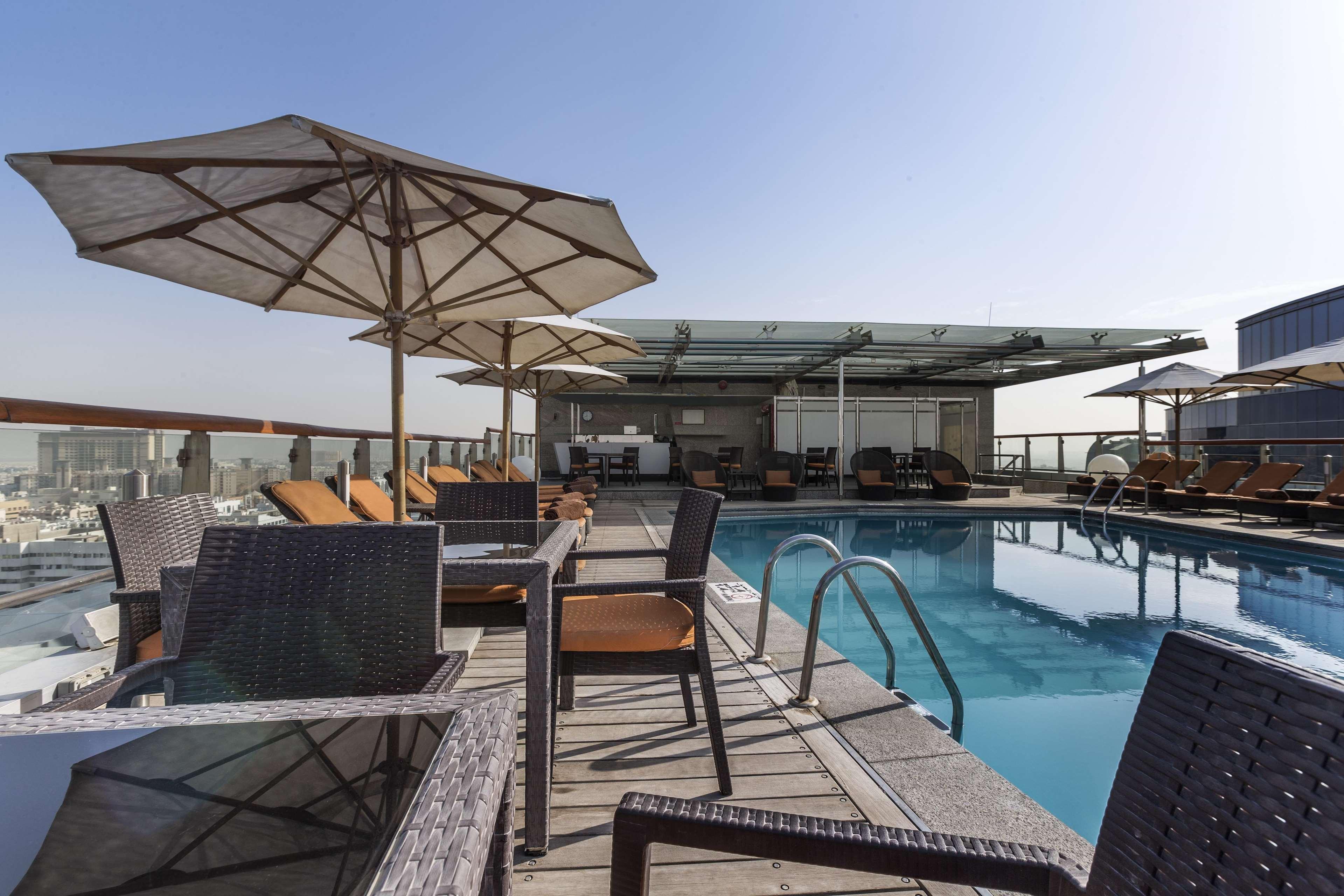 Golden Sands Boutique Hotel-Dubai Creek Екстериор снимка Rooftop pool at the hotel